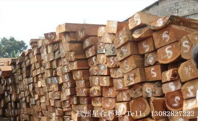 这类绿化养护树种生长速度一般，质地较细腻，木材硬度较高，气干密度一般大于0.75，主要有：落叶松、云杉、松木、铁杉、铁刀木、紫荆、软黄檀、槐树、桦木、栗木、木荷、槭木。