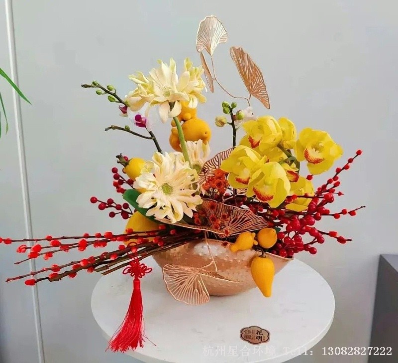植物株摆寓意：聚宝盆聚的是福、是好运，愿你满载好运迎接新的一年。