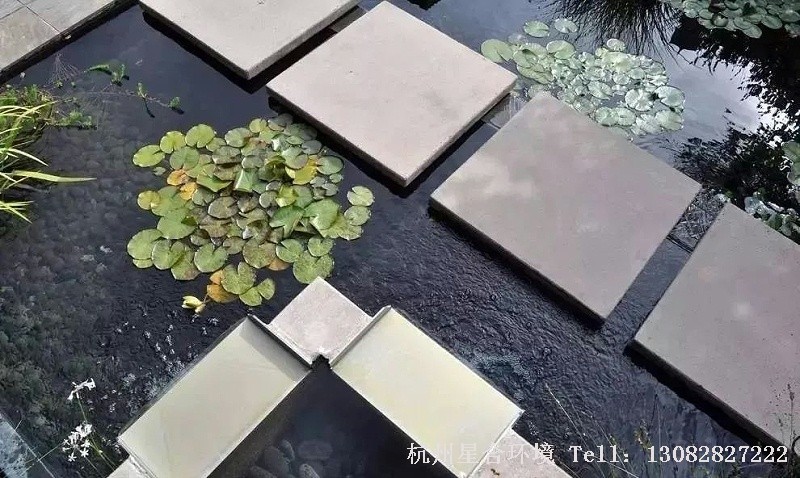 在别墅装修庭院花园设计中，如果想让整个空间变得灵动，那么置一处水景几乎是最好的选择。