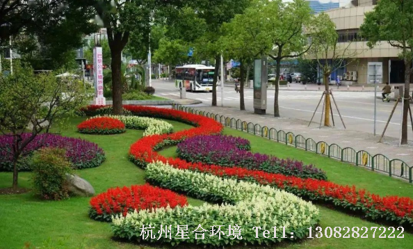 落叶植物为保证成活率需进行重剪，花境施工常绿植物根据即时景观效果要求适当修剪。