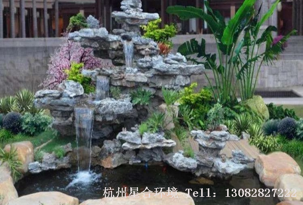 庭院施工中，制作假山的石材所用的石材、石质、石理必须一致