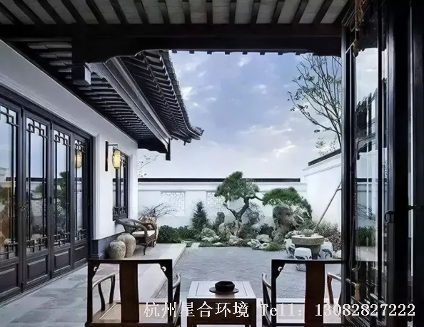 比如房屋是中式建筑，那么院子大多数情况下会选择中式园林庭院设计风格。