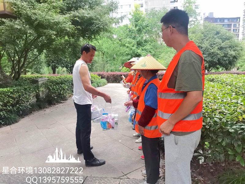 慰问一线工人