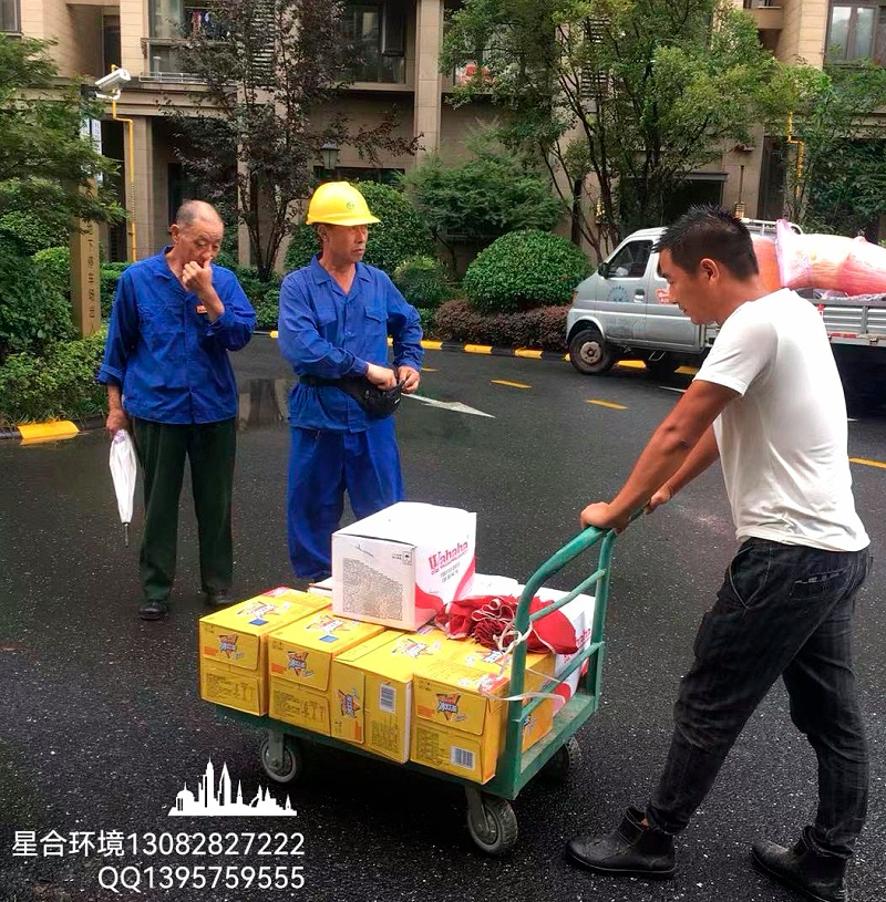 慰问一线工人