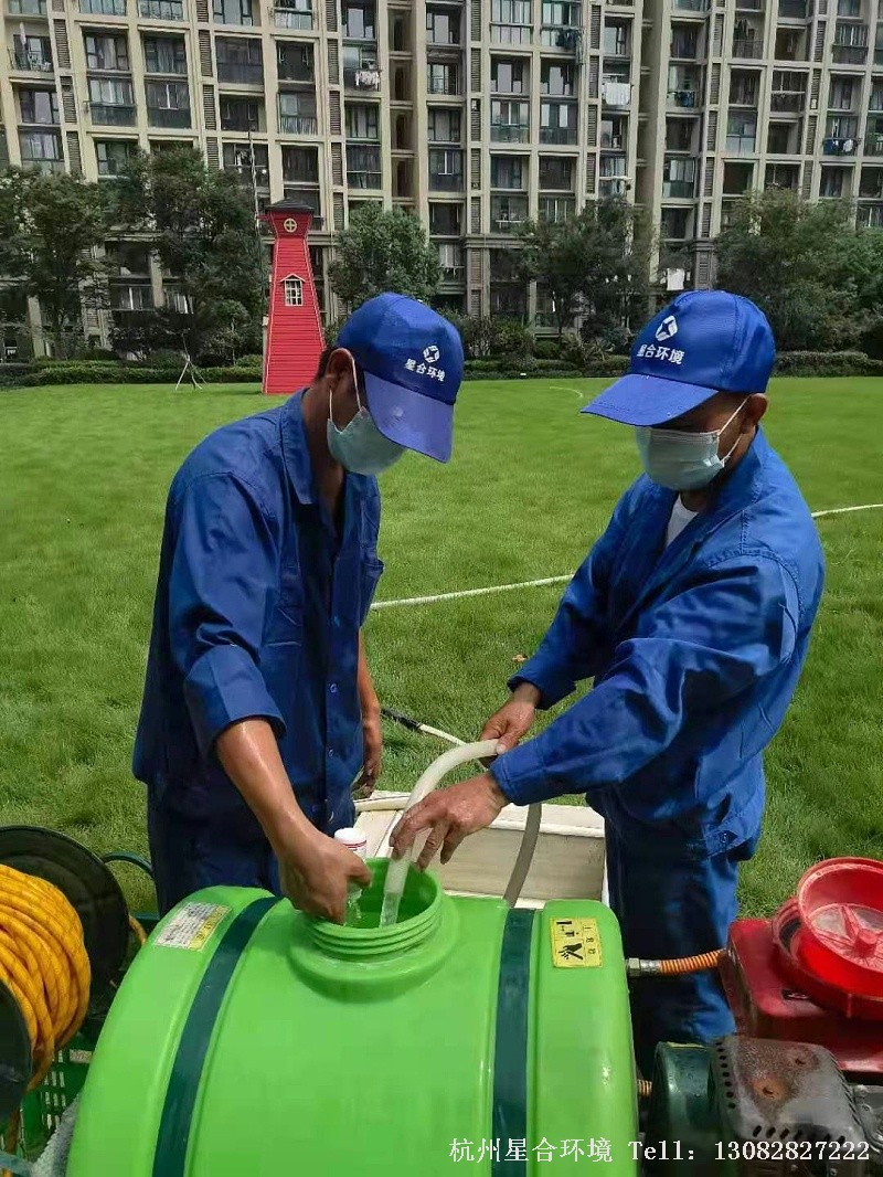 绿化养护工人操作