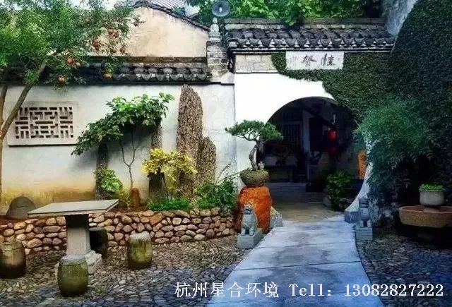 每天在私家花园的院子里看看这些石器， 感觉内心就很平静，闲来就在石桌上喝喝茶